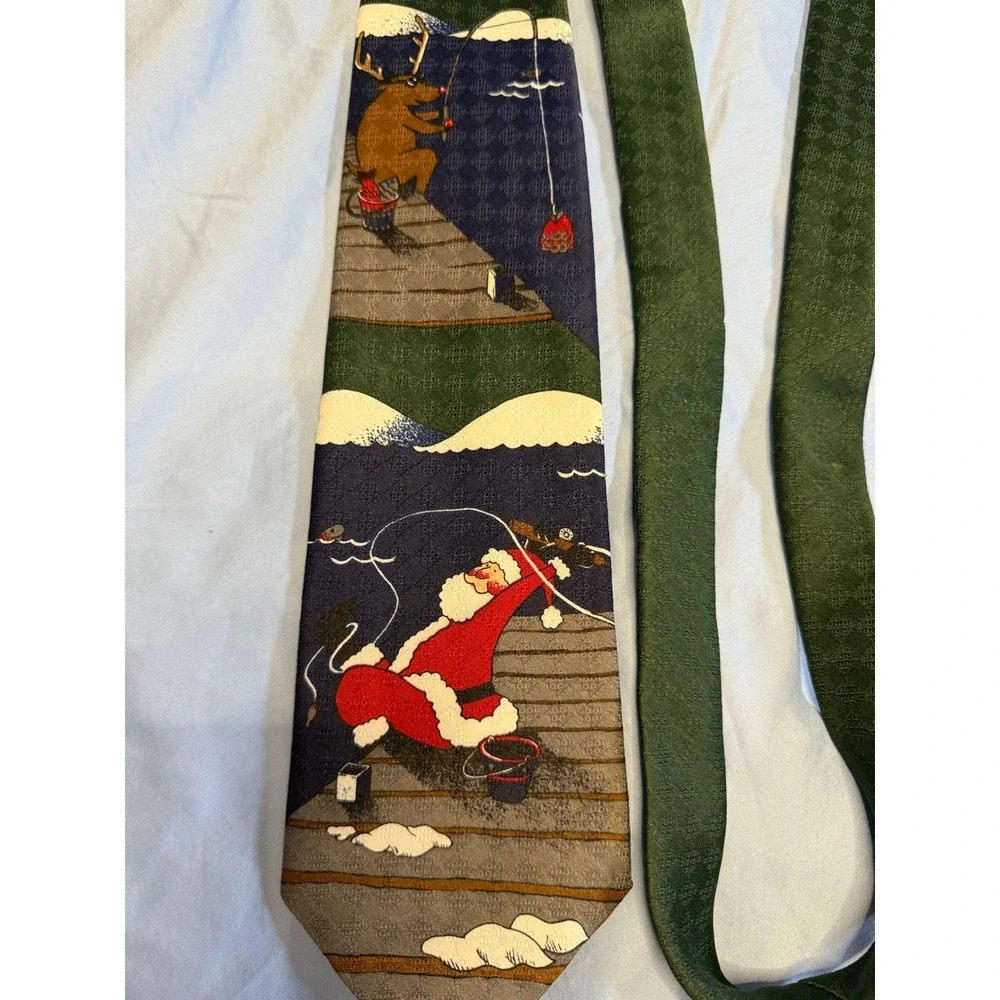 Hallmark Specialties Santa Reindeer‎ Fishing Christmas Holiday Tie Green